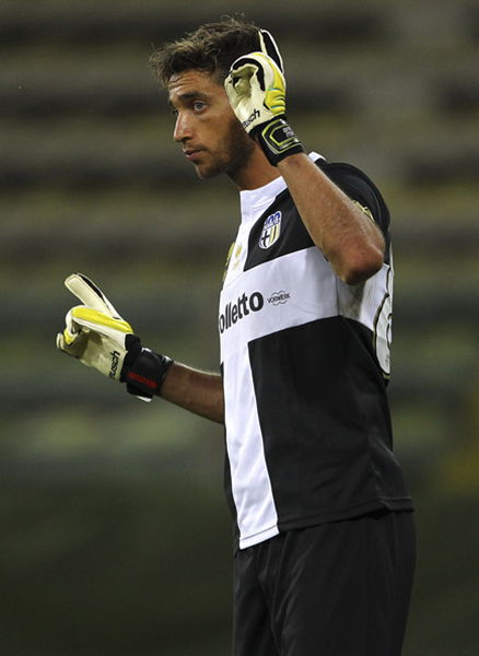 澎湃：管理层想复刻郭士强案例恐有偏差，邵佳一应提升抗压能力（澎湃：管理层复刻郭士强模式或有误判，邵佳一需增强抗压能力）